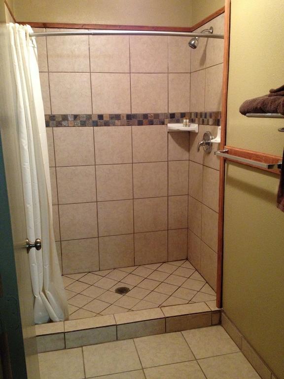 Knights Inn Pearsall Room photo