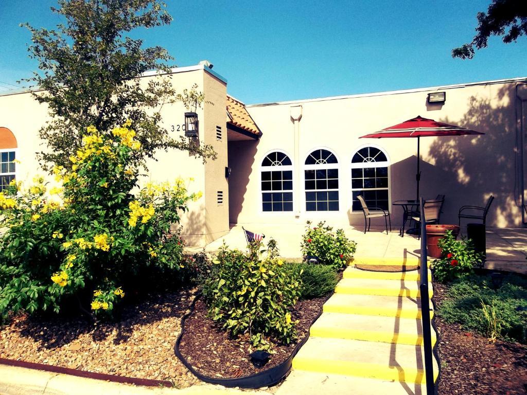 Knights Inn Pearsall Exterior photo