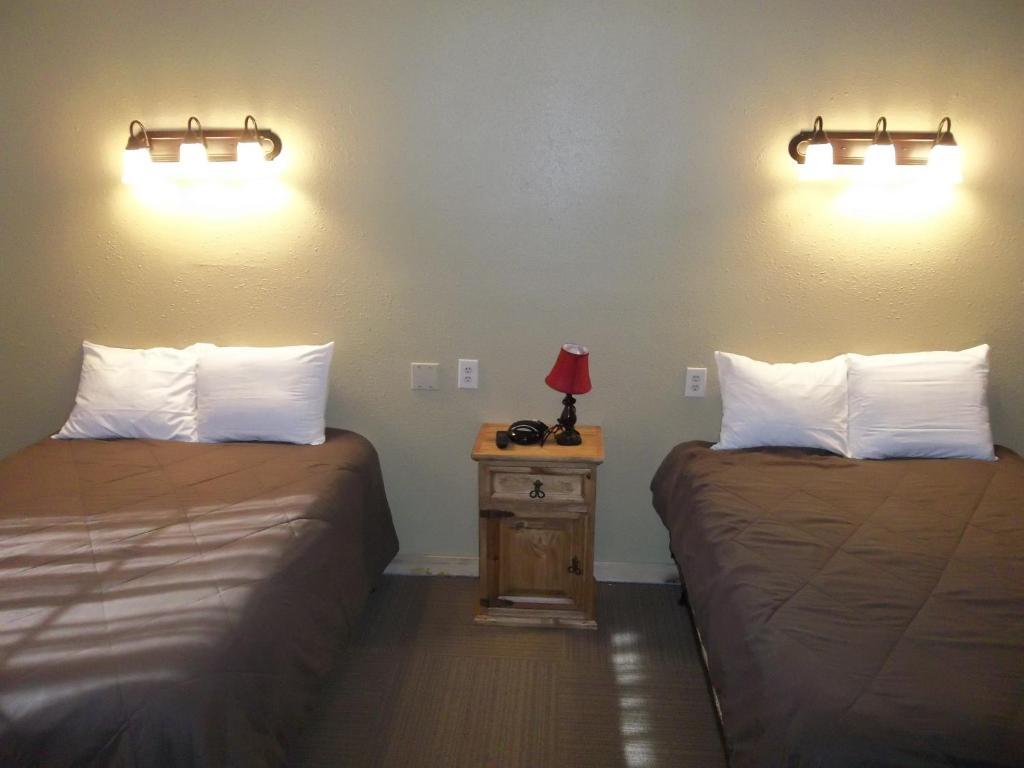 Knights Inn Pearsall Exterior photo